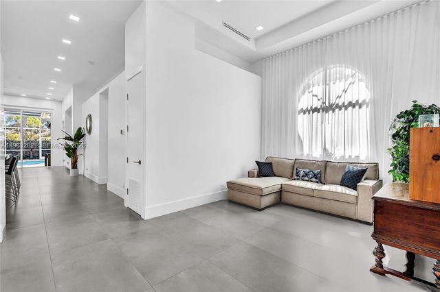 5851 NW 125th Ter, Coral Springs, FL 33076