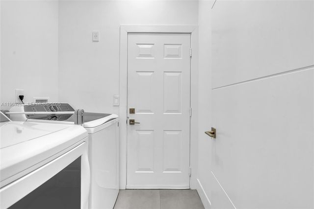 5851 NW 125th Ter, Coral Springs, FL 33076