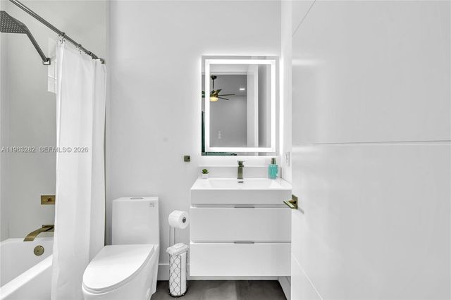 5851 NW 125th Ter, Coral Springs, FL 33076