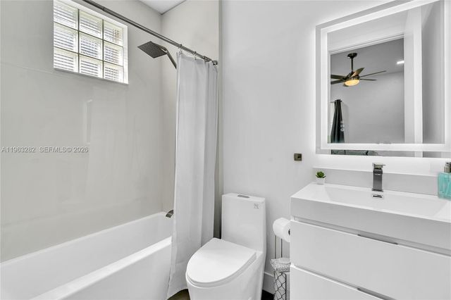 5851 NW 125th Ter, Coral Springs, FL 33076