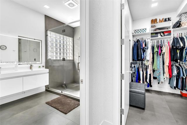 5851 NW 125th Ter, Coral Springs, FL 33076