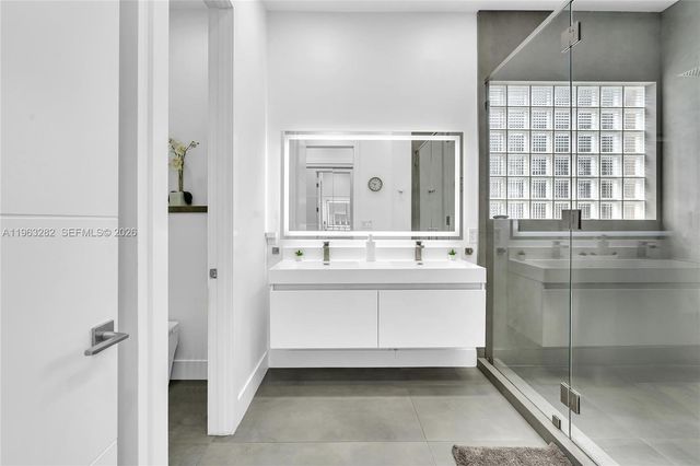 5851 NW 125th Ter, Coral Springs, FL 33076