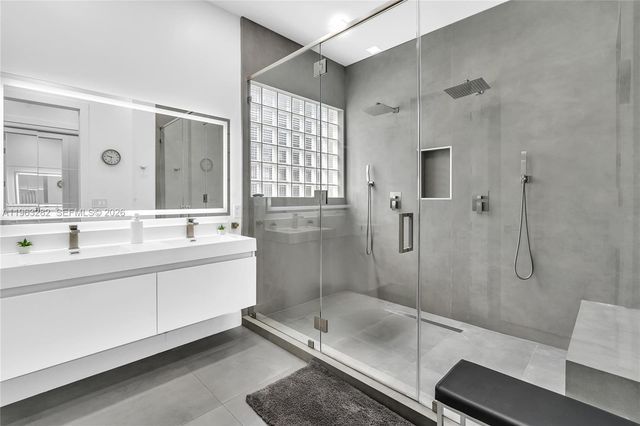 5851 NW 125th Ter, Coral Springs, FL 33076