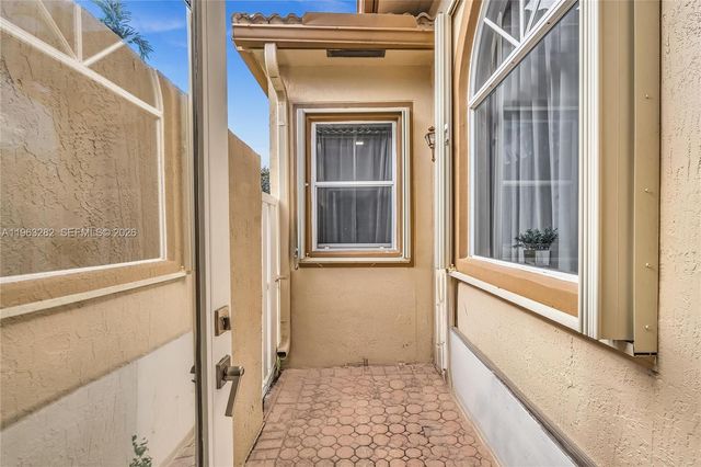 5851 NW 125th Ter, Coral Springs, FL 33076