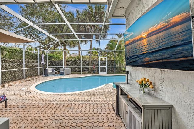 5851 NW 125th Ter, Coral Springs, FL 33076