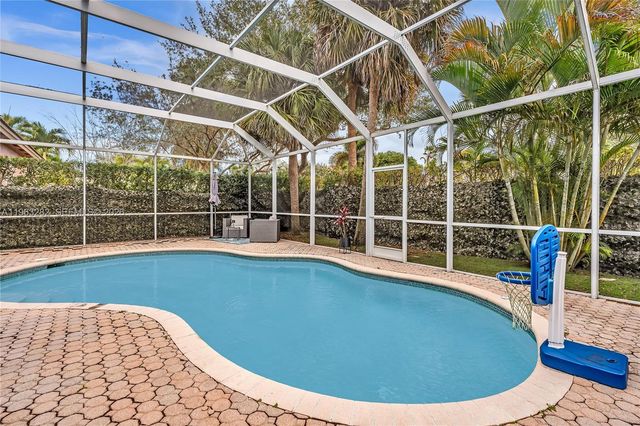 5851 NW 125th Ter, Coral Springs, FL 33076
