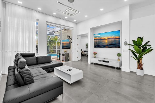 5851 NW 125th Ter, Coral Springs, FL 33076