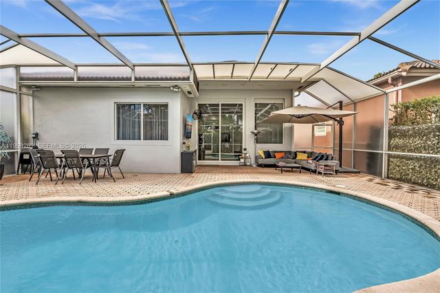 5851 NW 125th Ter, Coral Springs, FL 33076