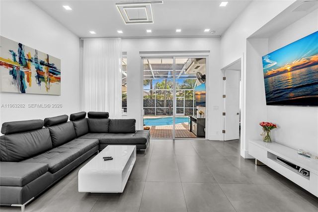 5851 NW 125th Ter, Coral Springs, FL 33076