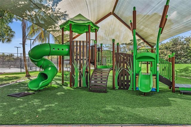 5851 NW 125th Ter, Coral Springs, FL 33076