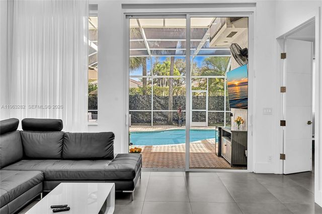 5851 NW 125th Ter, Coral Springs, FL 33076