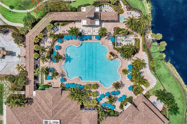 5851 NW 125th Ter, Coral Springs, FL 33076