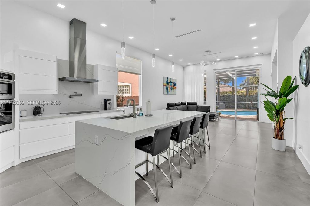 5851 NW 125th Ter, Coral Springs, FL 33076