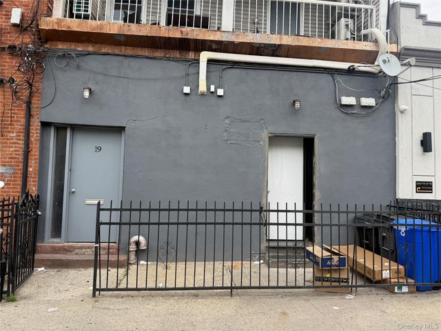 580 Broadway, Brooklyn, NY 11206
