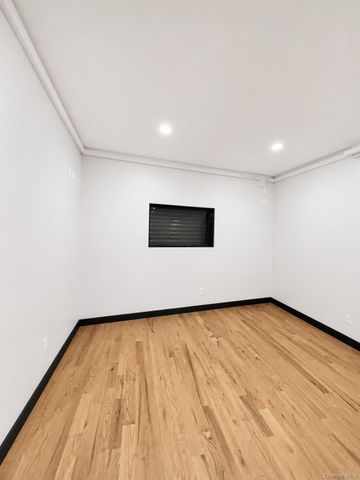 580 Broadway, Brooklyn, NY 11206