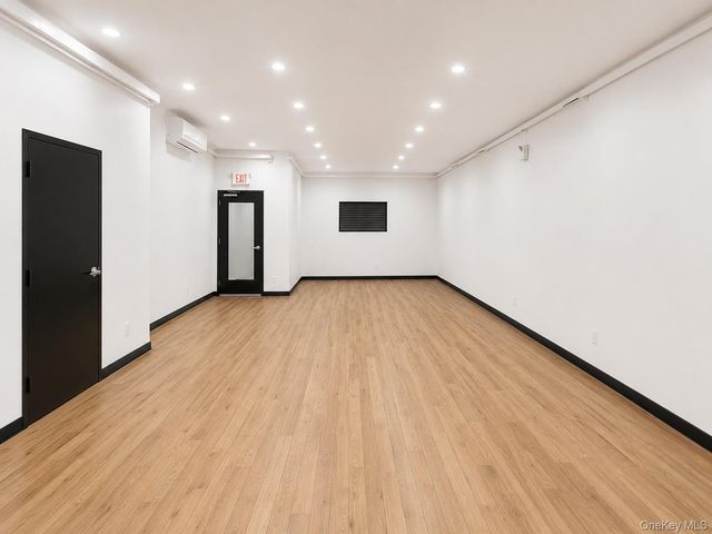 580 Broadway, Brooklyn, NY 11206