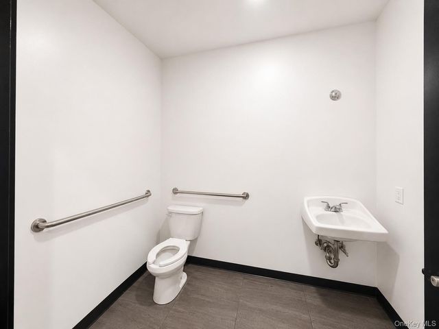 580 Broadway, Brooklyn, NY 11206