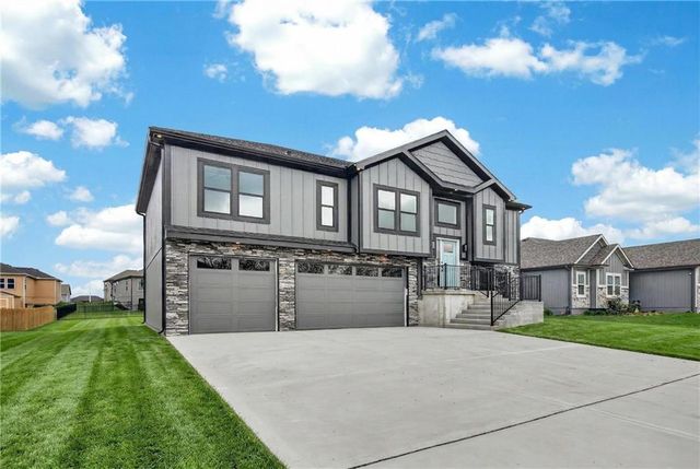 806 W Shawhan Parkway, Lone Jack, MO 64086