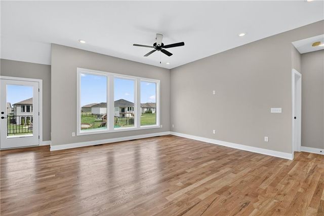 806 W Shawhan Parkway, Lone Jack, MO 64086