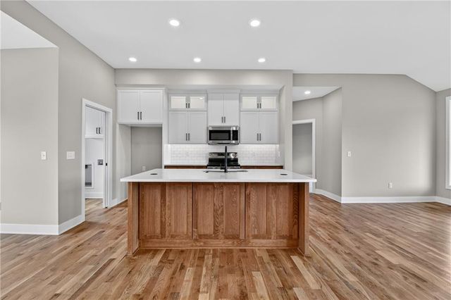 806 W Shawhan Parkway, Lone Jack, MO 64086