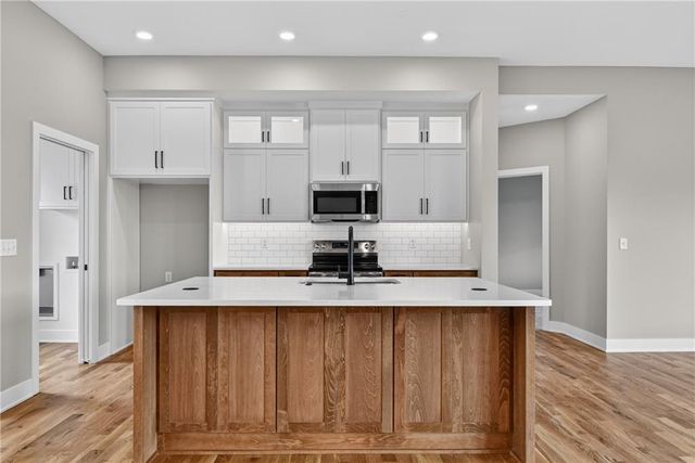 806 W Shawhan Parkway, Lone Jack, MO 64086