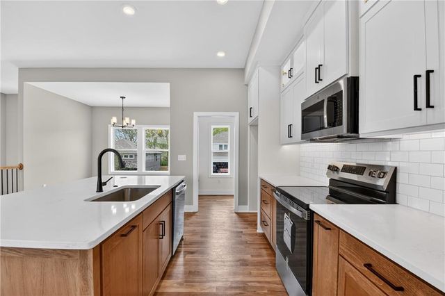806 W Shawhan Parkway, Lone Jack, MO 64086
