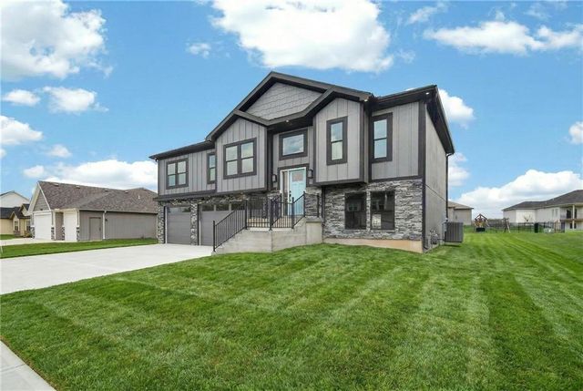 806 W Shawhan Parkway, Lone Jack, MO 64086