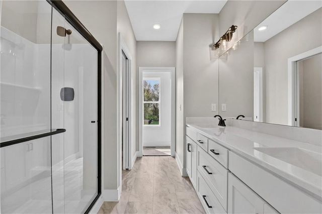 806 W Shawhan Parkway, Lone Jack, MO 64086