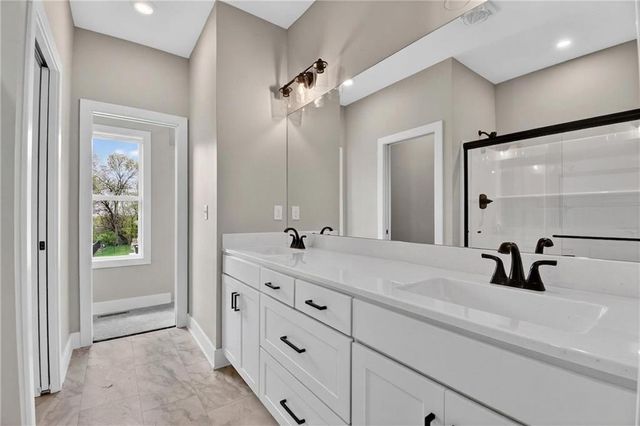 806 W Shawhan Parkway, Lone Jack, MO 64086