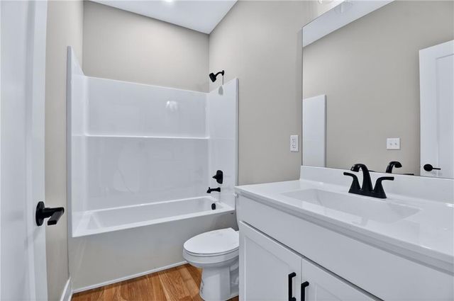 806 W Shawhan Parkway, Lone Jack, MO 64086