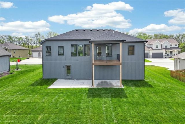 806 W Shawhan Parkway, Lone Jack, MO 64086