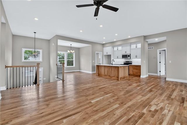 806 W Shawhan Parkway, Lone Jack, MO 64086