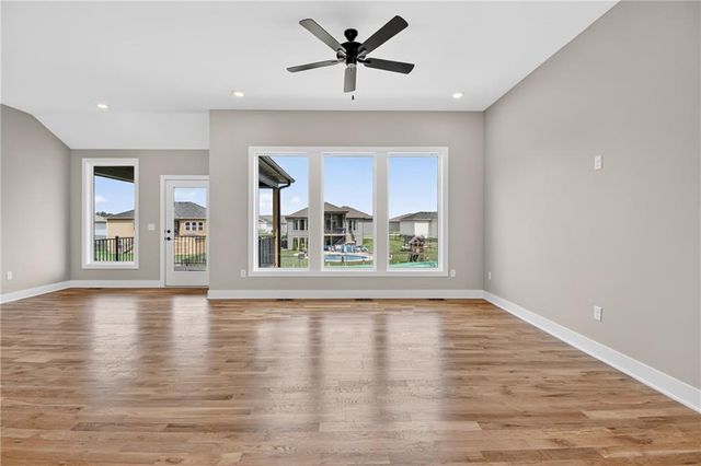 806 W Shawhan Parkway, Lone Jack, MO 64086