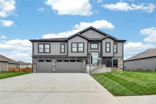 806 W Shawhan Parkway, Lone Jack, MO 64086