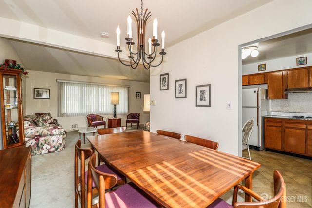 5 Thelma Court, Colonia, NJ 07067