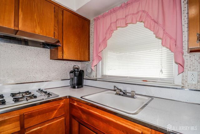 5 Thelma Court, Colonia, NJ 07067