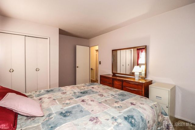 5 Thelma Court, Colonia, NJ 07067