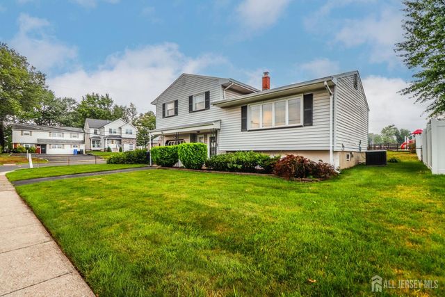 5 Thelma Court, Colonia, NJ 07067