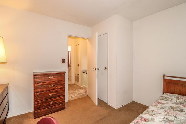 5 Thelma Court, Colonia, NJ 07067
