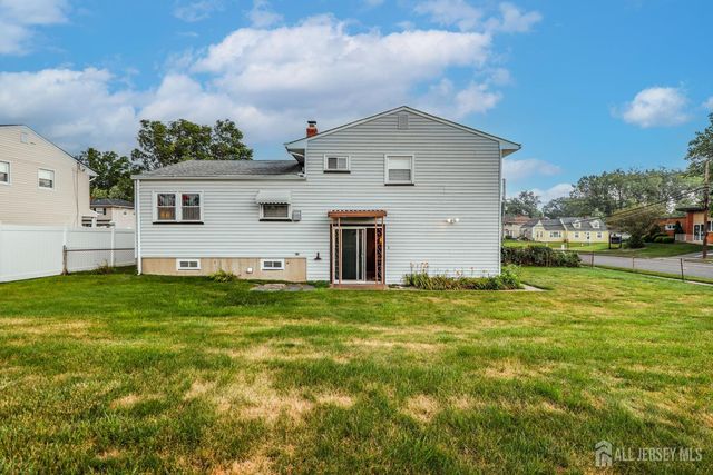 5 Thelma Court, Colonia, NJ 07067