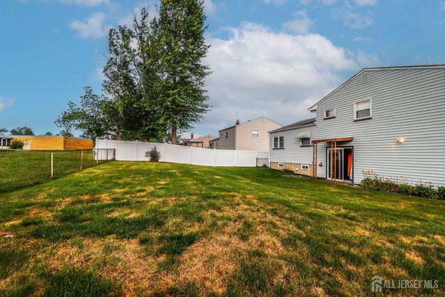 5 Thelma Court, Colonia, NJ 07067