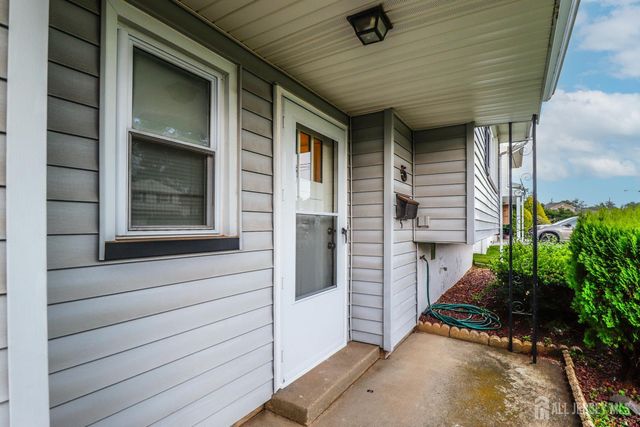 5 Thelma Court, Colonia, NJ 07067