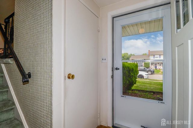 5 Thelma Court, Colonia, NJ 07067