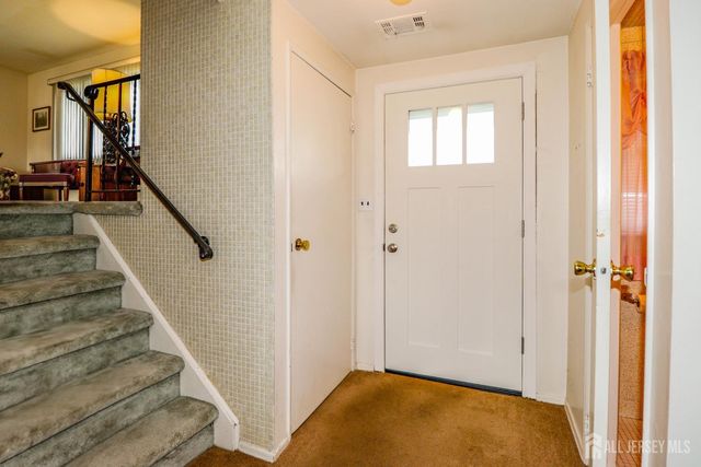 5 Thelma Court, Colonia, NJ 07067