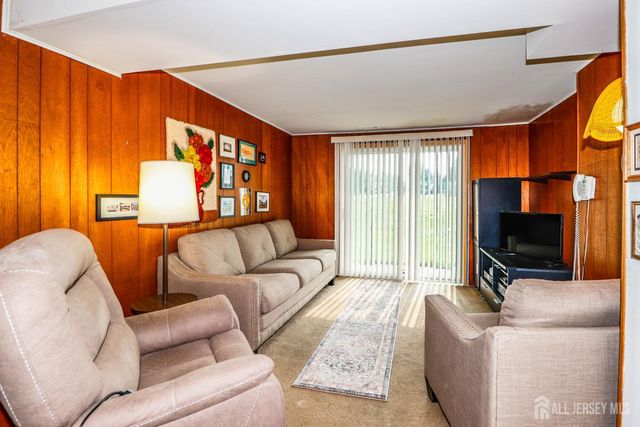 5 Thelma Court, Colonia, NJ 07067