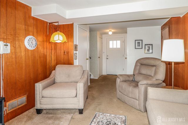 5 Thelma Court, Colonia, NJ 07067