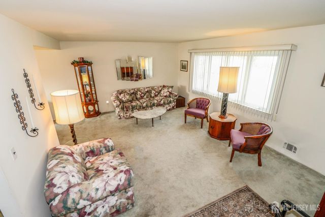 5 Thelma Court, Colonia, NJ 07067