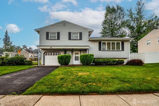 5 Thelma Court, Colonia, NJ 07067