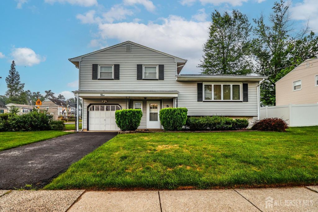 5 Thelma Court, Colonia, NJ 07067