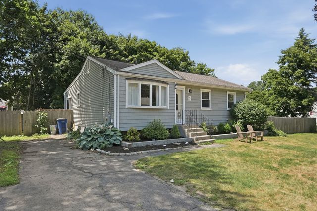 3 Carol Lane, Medway, MA 02053
